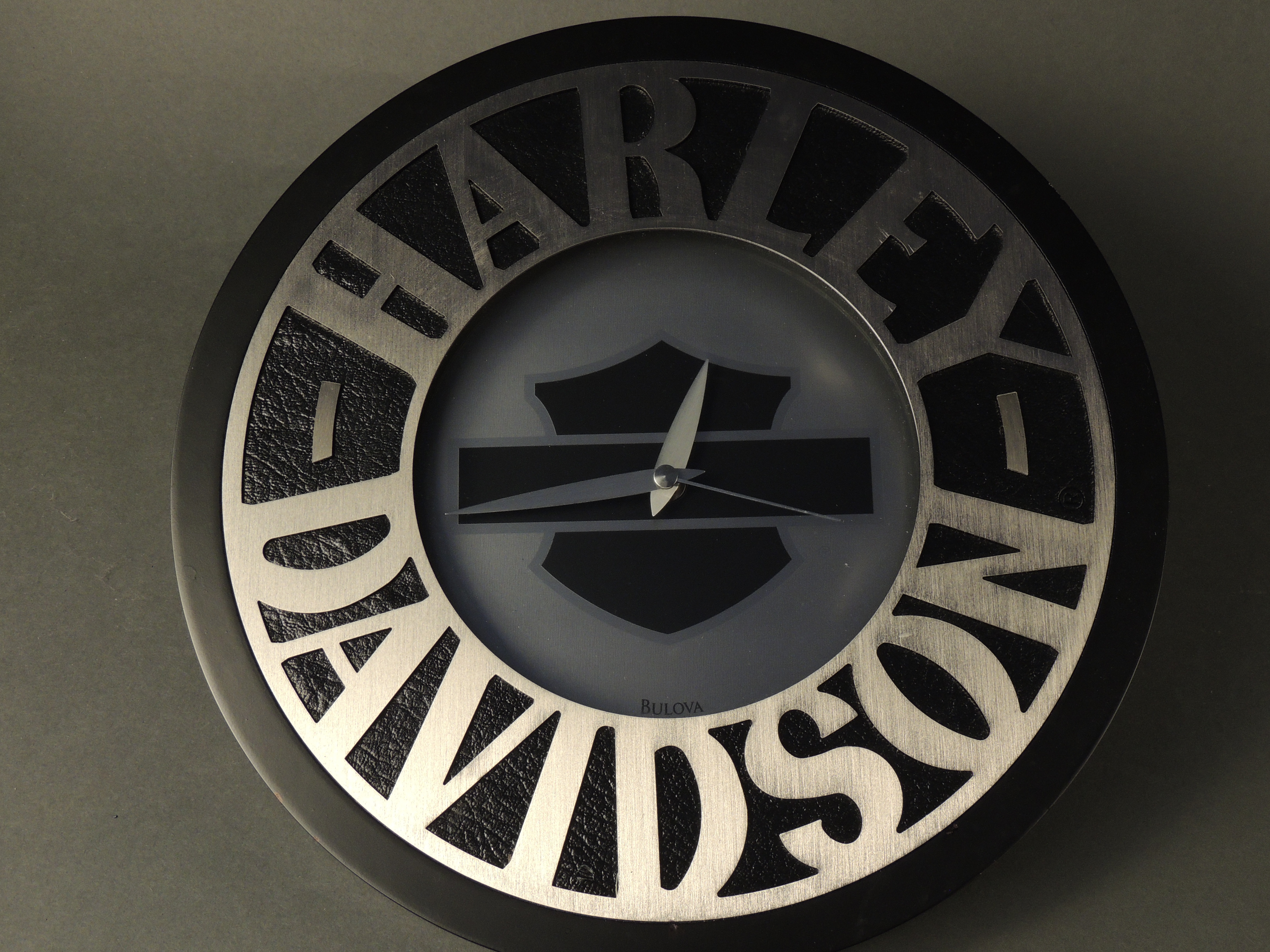 Harley Davidson 2001 Clock 12\" Round