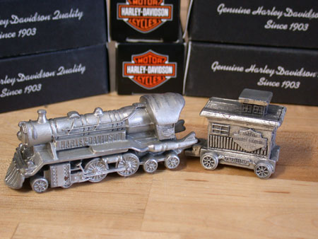 07 HD Mini Pewter Train Engine and Caboose